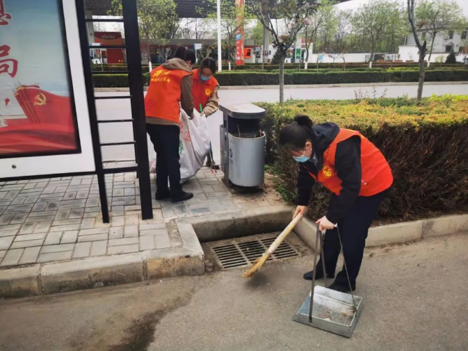 市產(chǎn)投集團(tuán)赴包抓共建村社開展衛(wèi)生清掃志愿服務(wù)活動(圖5)